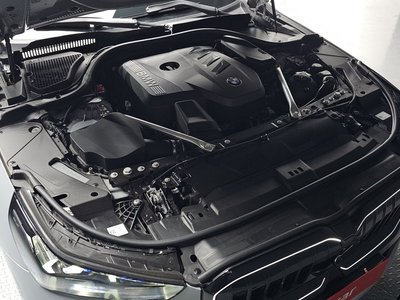 صورة 7 لـ 2025 BMW 5 SERIES