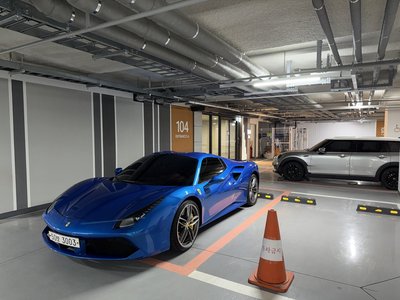 FERRARI 488 - 1