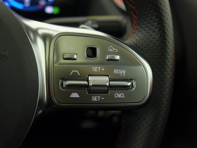 MERCEDES-BENZ GLA - 10