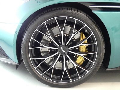 ASTON MARTIN DB11 - 5