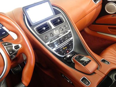 ASTON MARTIN DB11 - 8