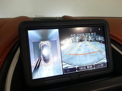 ASTON MARTIN DB11 - 10