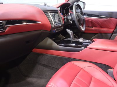 2021 Maserati LEVANTE thumbnail 11