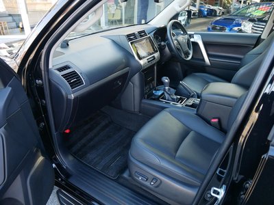 TOYOTA LAND CRUISER PRADO - 9