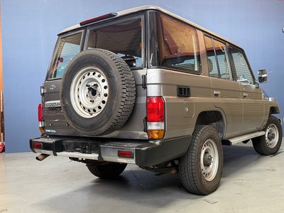 TOYOTA LAND CRUISER 70 - 3