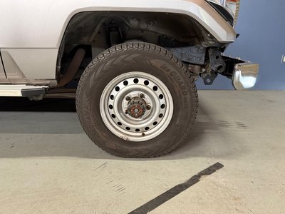 TOYOTA LAND CRUISER 70 - 8