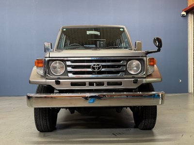 TOYOTA LAND CRUISER 70 - 2