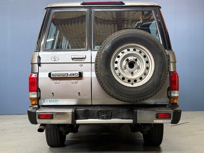 TOYOTA LAND CRUISER 70 - 4