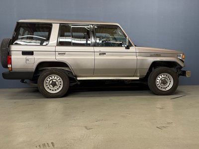 TOYOTA LAND CRUISER 70 - 5
