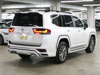 TOYOTA LAND CRUISER 300 - 6