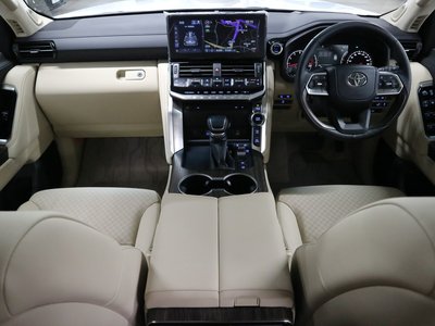TOYOTA LAND CRUISER 300 - 7