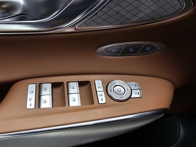 2023 Genesis GV70 thumbnail 29