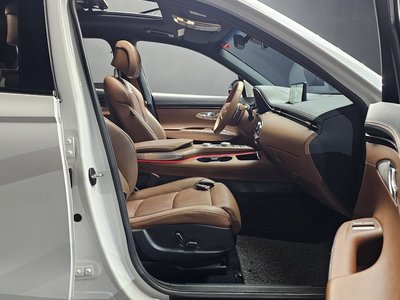 2023 Genesis GV70 thumbnail 16