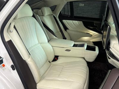 2018 Lexus LS photo 7