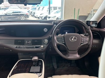 2018 Lexus LS photo 9