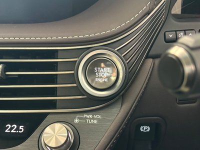 2018 Lexus LS photo 10