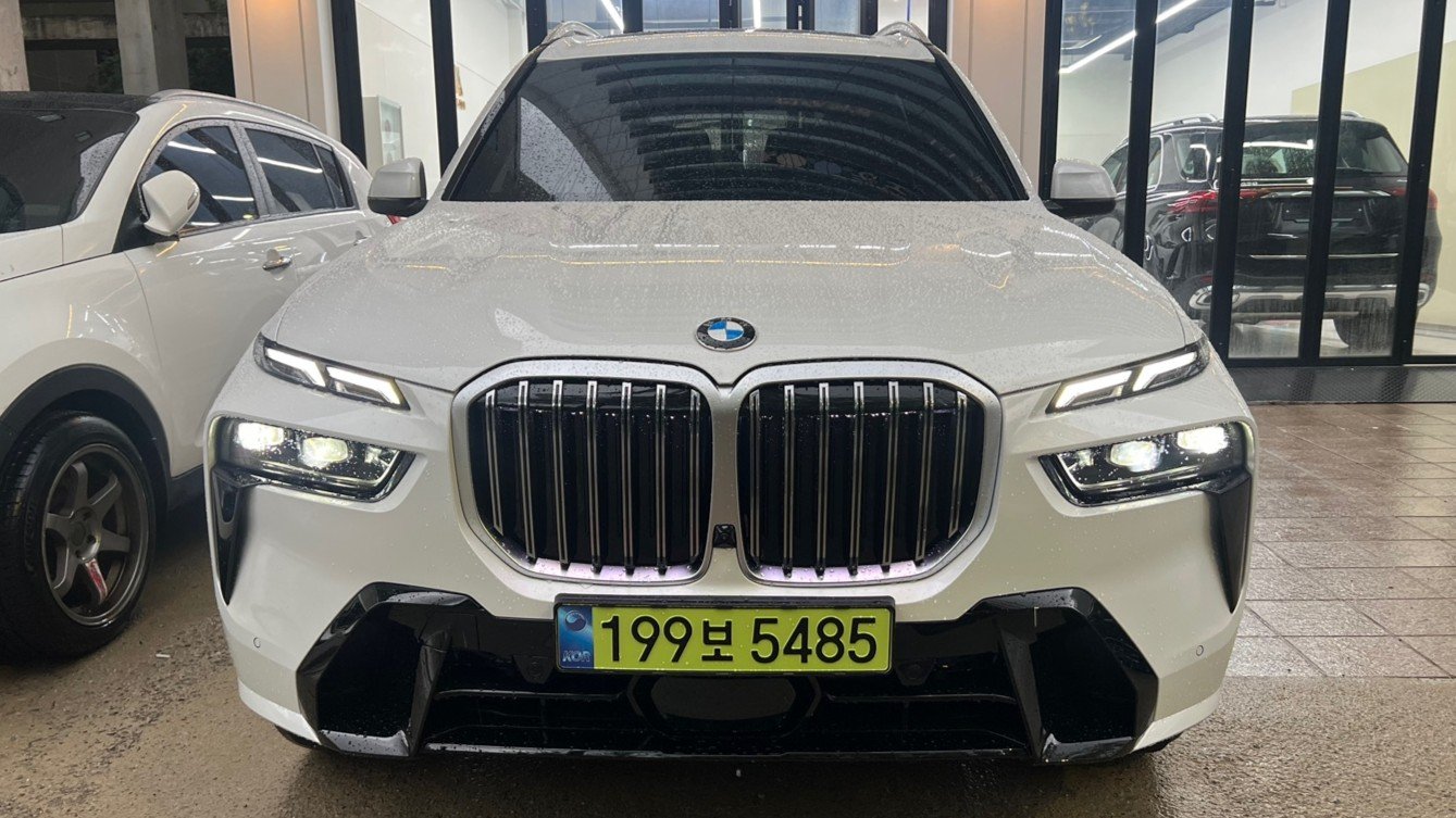 BMW X7 - View 1