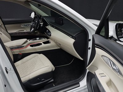 صورة 10 لـ 2024 Genesis GV70