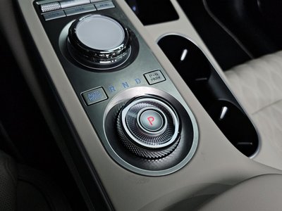 صورة 9 لـ 2024 Genesis GV70