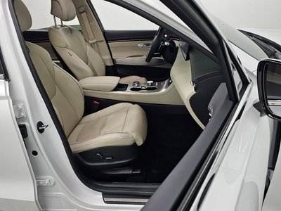 صورة 10 لـ 2024 Genesis GV70