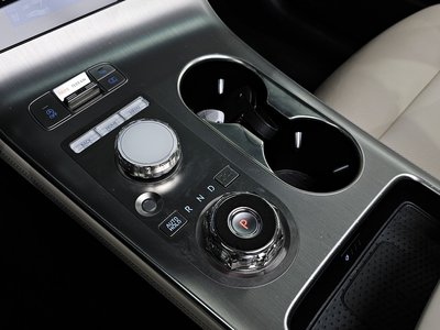 صورة 9 لـ 2024 Genesis GV70
