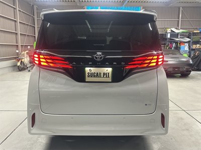 2026 Toyota ALPHARD photo 9