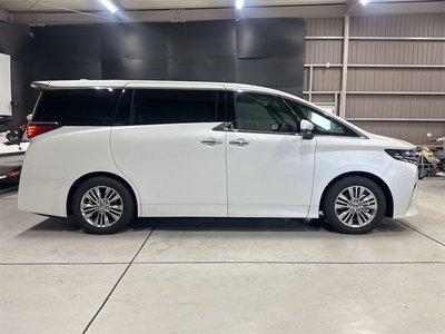 2026 Toyota ALPHARD photo 5