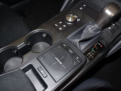 2023 Lexus IS — миниатюра 16