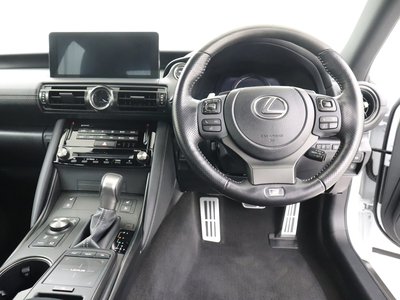 صورة 3 لـ 2023 Lexus IS