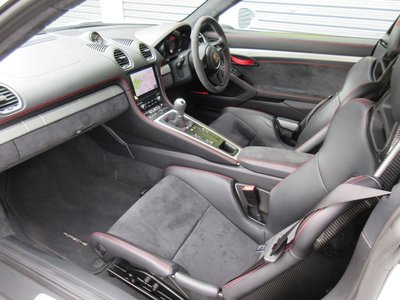 PORSCHE 718 CAYMAN - 3