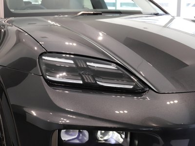 2025 Porsche MACAN 照片 3