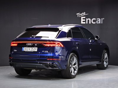 AUDI Q8 - 3