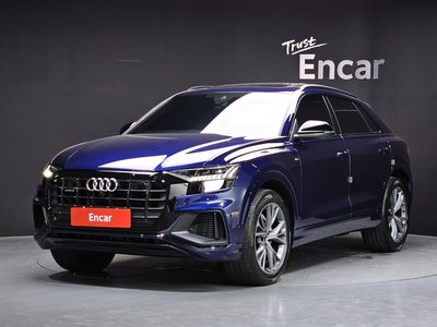 AUDI Q8 - 1