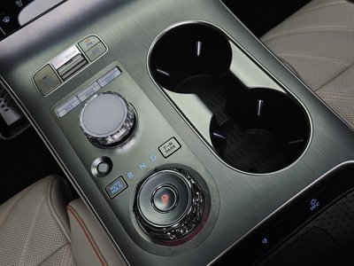2025 Genesis GV70 — миниатюра 13