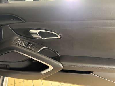 صورة 12 لـ 2017 Porsche 718