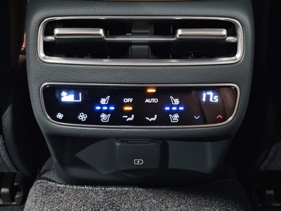 2024 Genesis GV70 thumbnail 27