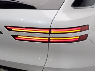 صورة 10 لـ 2024 Genesis GV70