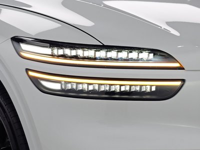 صورة 9 لـ 2024 Genesis GV70