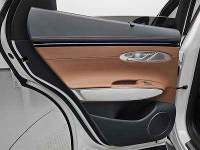 2024 Genesis GV70 thumbnail 15