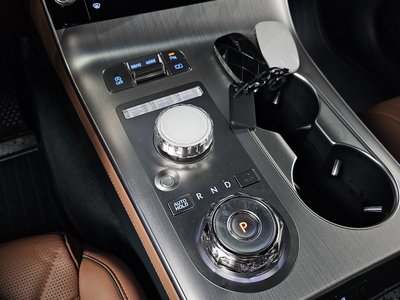2024 Genesis GV70 thumbnail 12