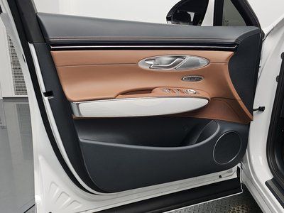 2024 Genesis GV70 thumbnail 14