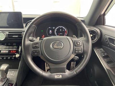 LEXUS IS - 9