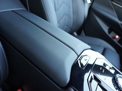 صورة مصغرة 30 لـ 2026 BMW 5 SERIES