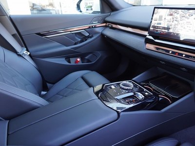 صورة مصغرة 40 لـ 2026 BMW 5 SERIES