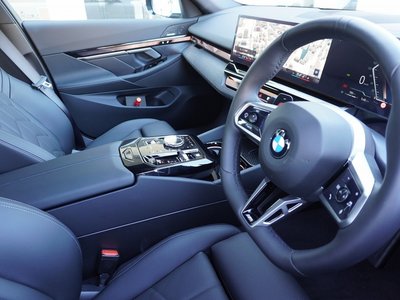 صورة مصغرة 33 لـ 2026 BMW 5 SERIES