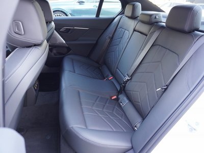 صورة مصغرة 43 لـ 2026 BMW 5 SERIES
