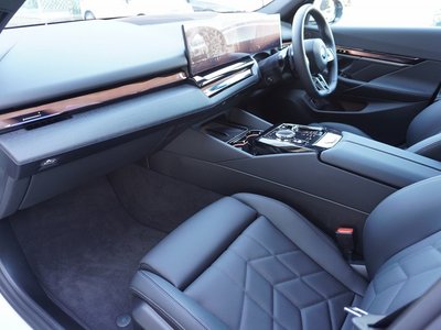 صورة مصغرة 45 لـ 2026 BMW 5 SERIES