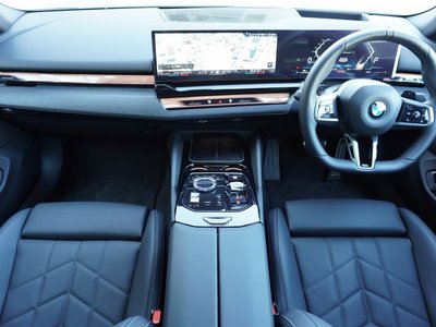صورة مصغرة 13 لـ 2026 BMW 5 SERIES