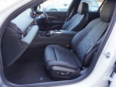 صورة مصغرة 44 لـ 2026 BMW 5 SERIES