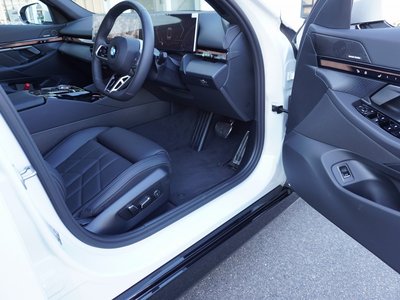 صورة مصغرة 35 لـ 2026 BMW 5 SERIES